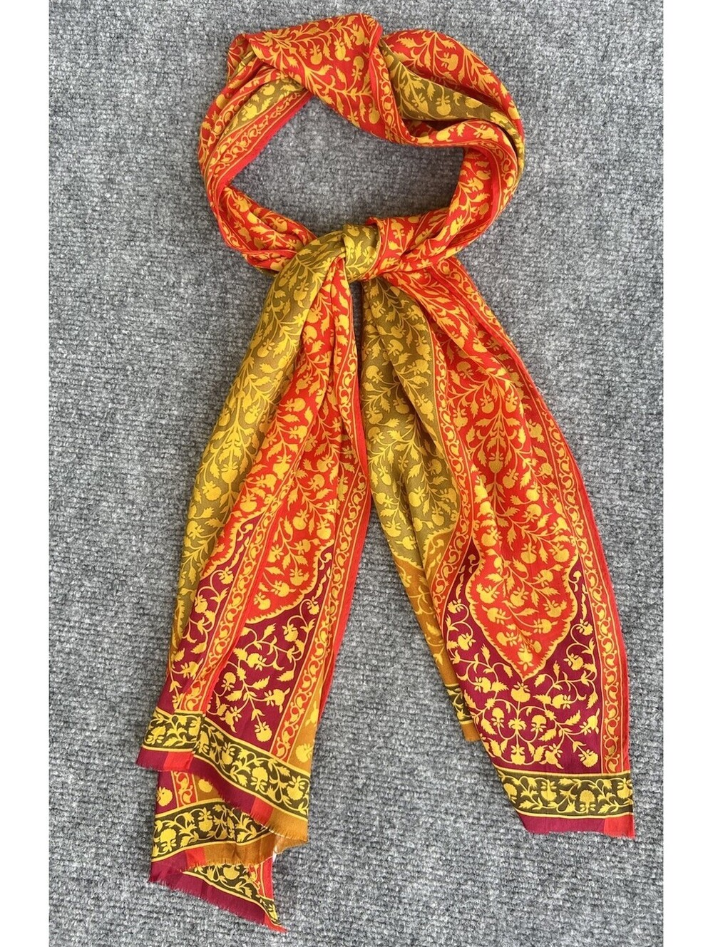 The Metropolitan Museum of Art 100% Silk Scarf Red Gold Made in Japan Vtg 56X15